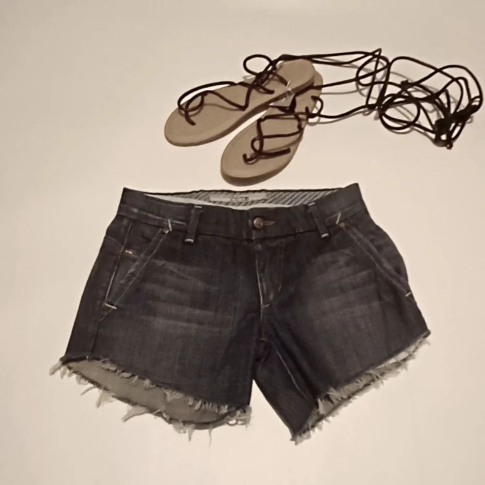 JOE'S JEANS SHORT - Picture 2 of 4